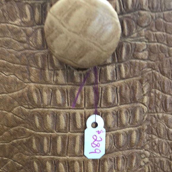 Handmade crocodile imprinted tan leather bag - Picture 2 of 5